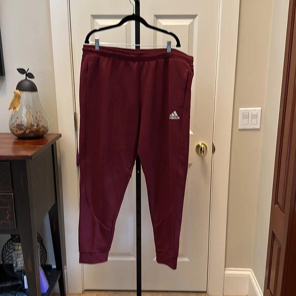 ADIDAS men’s Sportswear Stadium Fleece Badge of Sport Cuffed Joggers